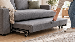 Schlafcouch in einer Lübecker Wohnung ausziehen